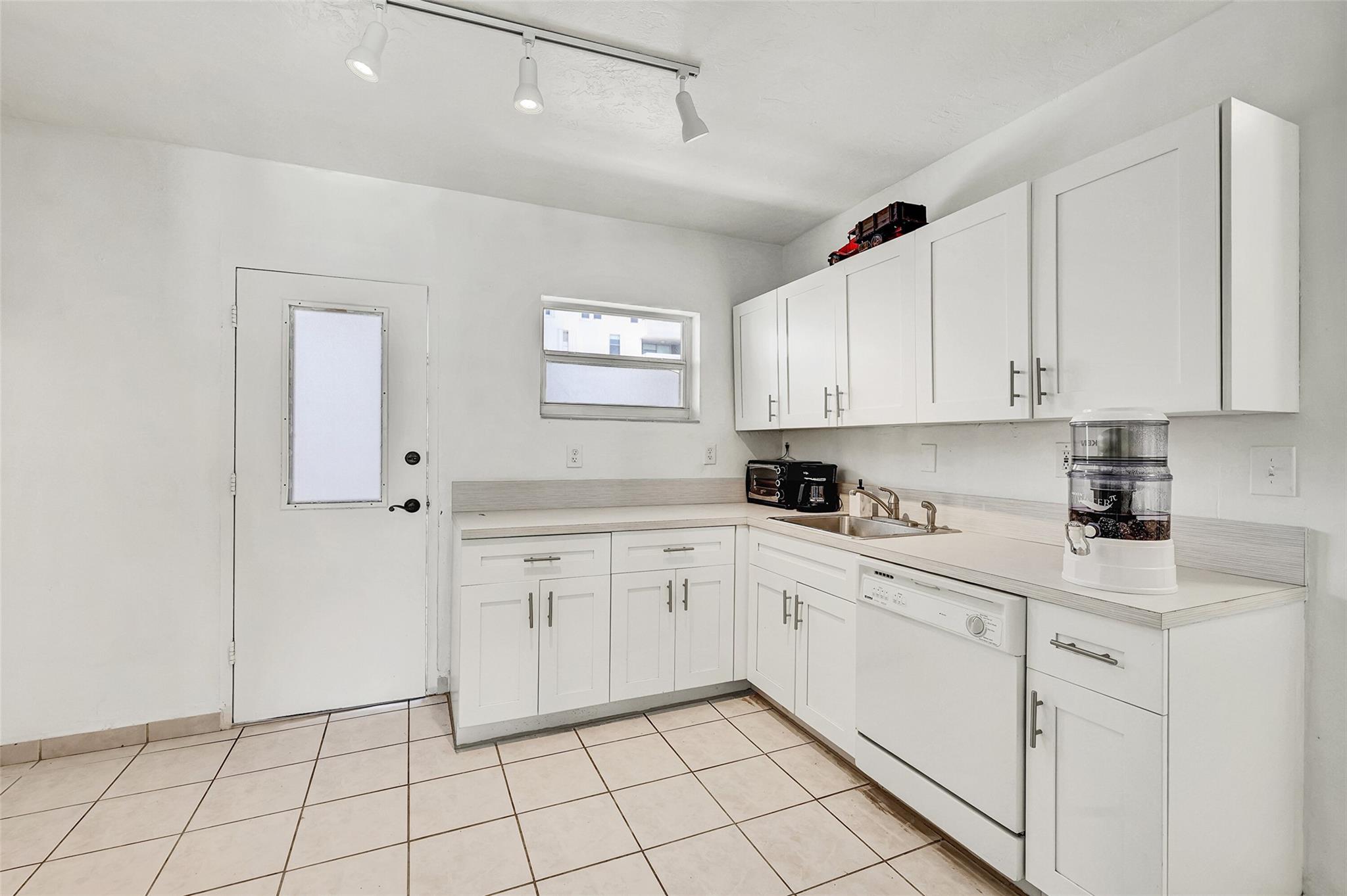 1300 Lincoln Rd #D-804 Miami Beach, FL 33139