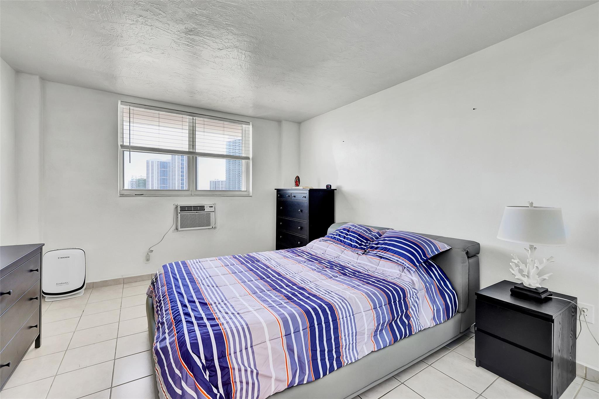 1300 Lincoln Rd #D-804 Miami Beach, FL 33139