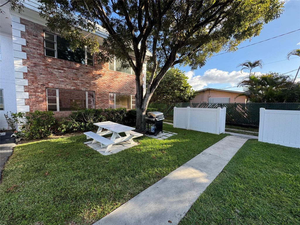 310 S Cypress Rd #729 Pompano Beach, FL 33060