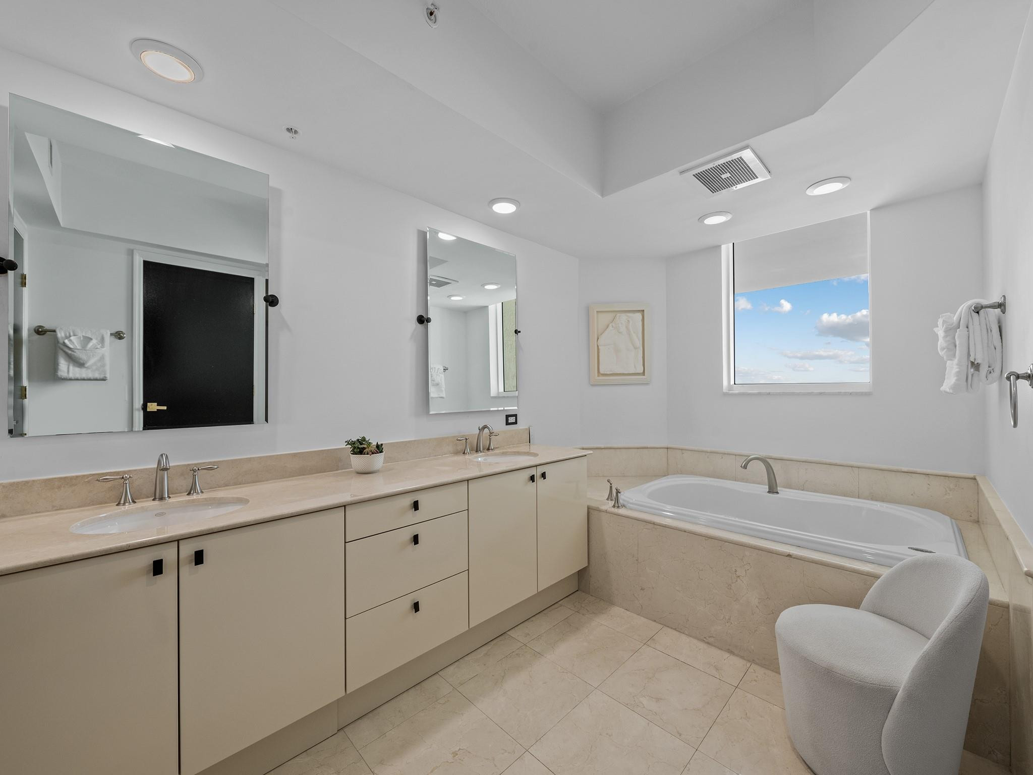 411 N New Riv #2401 Fort Lauderdale, FL 33301