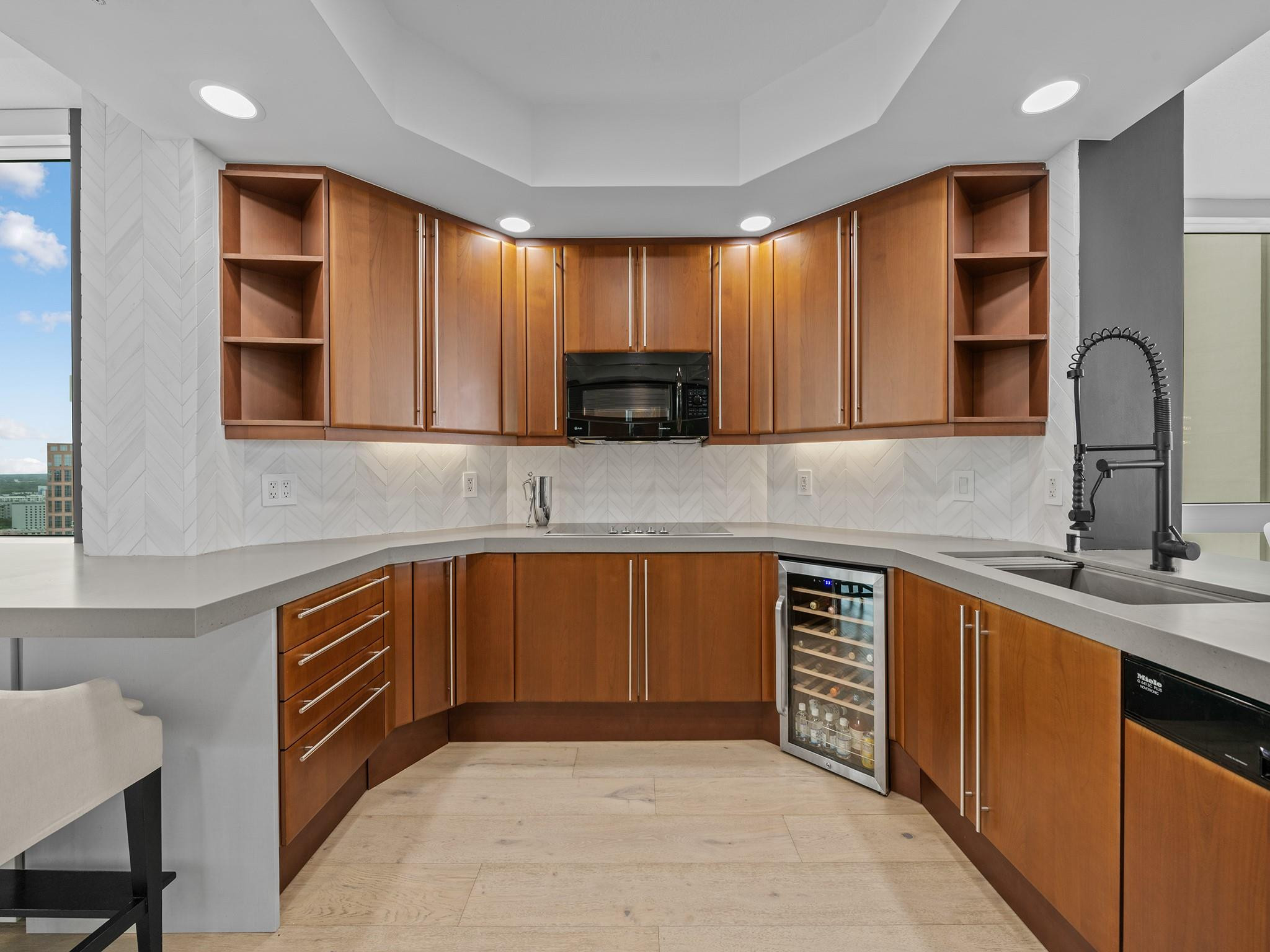 411 N New Riv #2401 Fort Lauderdale, FL 33301