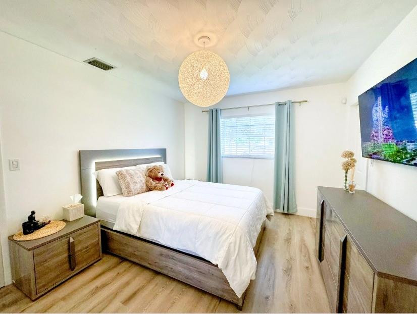 3300 N 67th Hollywood, FL 33024