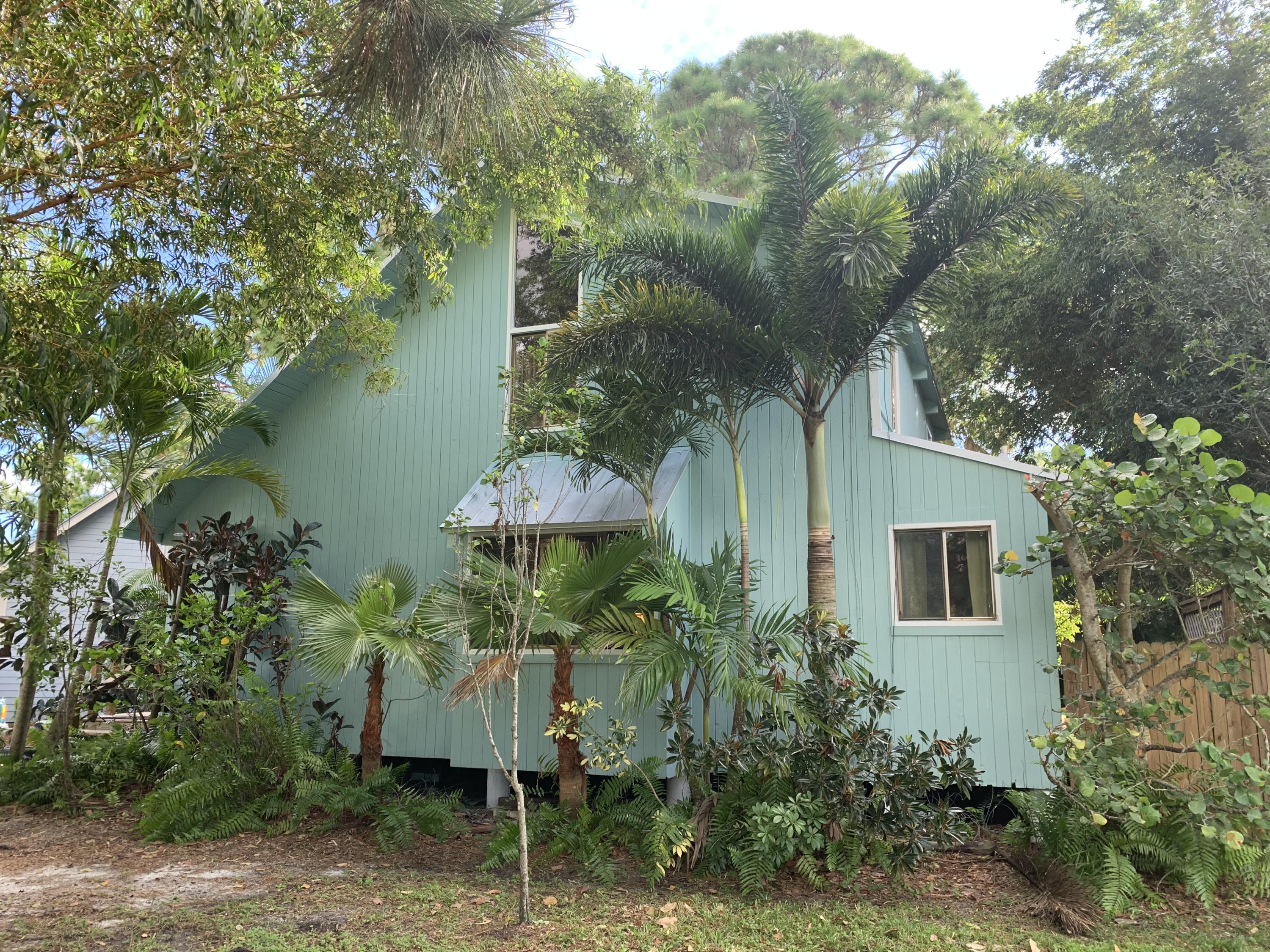 5702 Cassia Dr