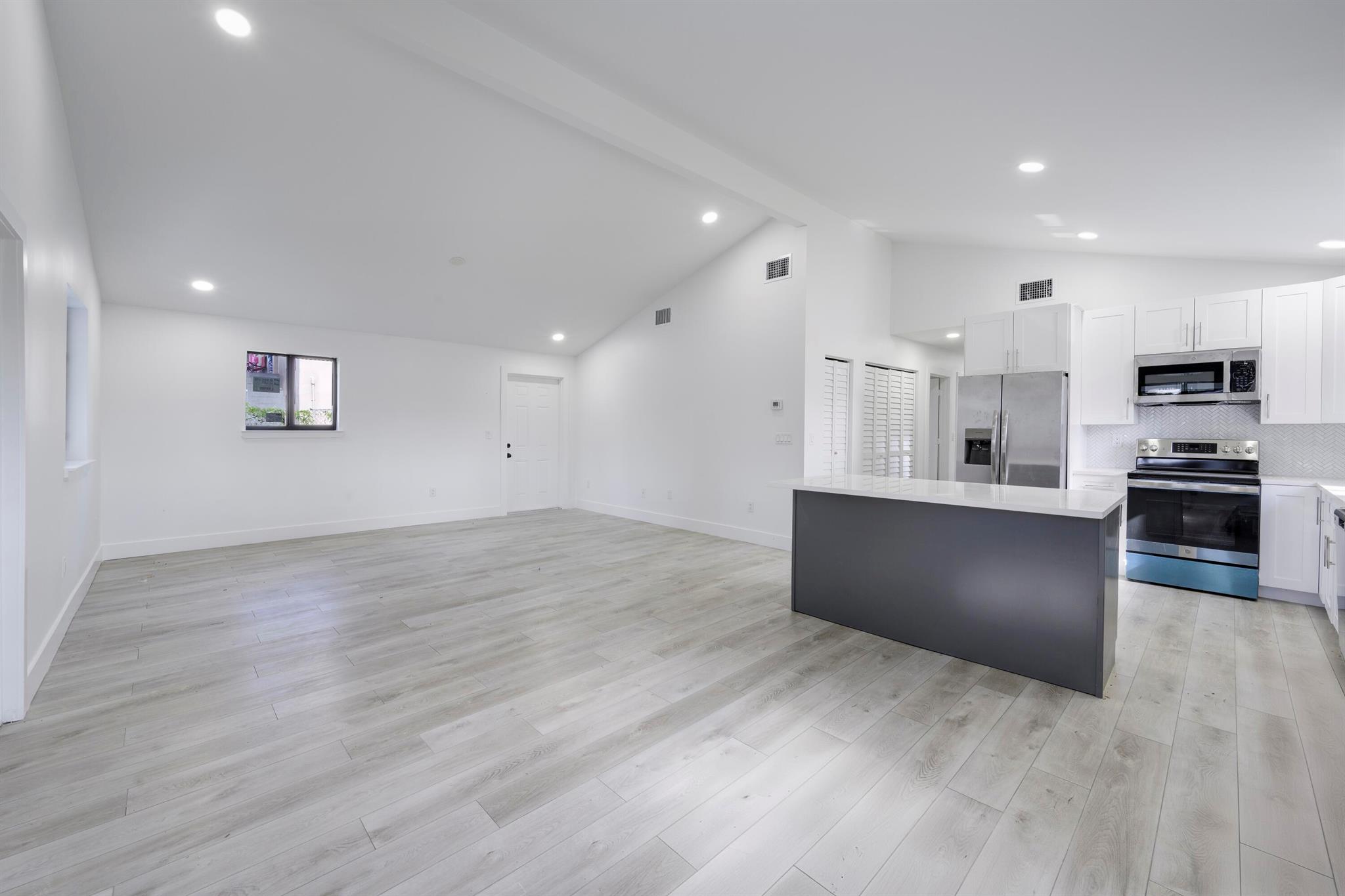 1510 W 20th St,Riviera Beach, FL 33404