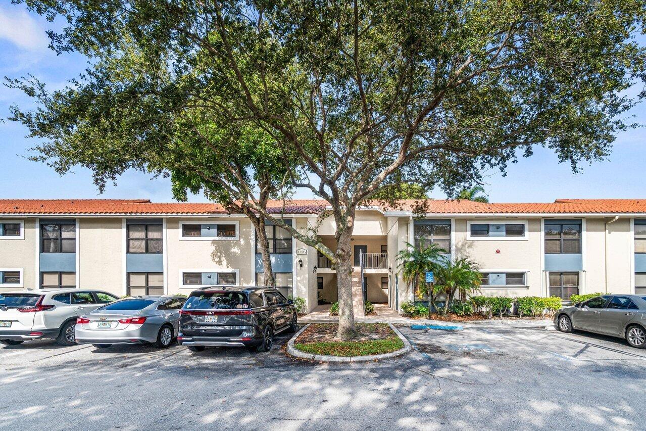 1495 Lake Crystal Dr #H