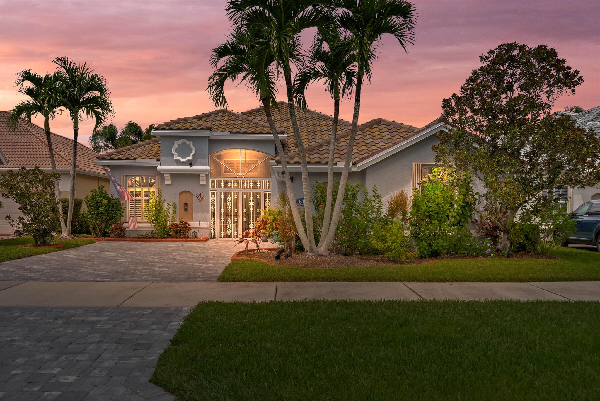 616 SW Lake Charles Cir