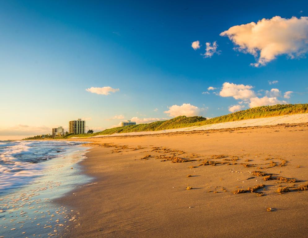 717 Cable Bch Ln North Palm Beach, FL 33410