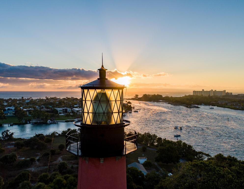 717 Cable Bch Ln North Palm Beach, FL 33410