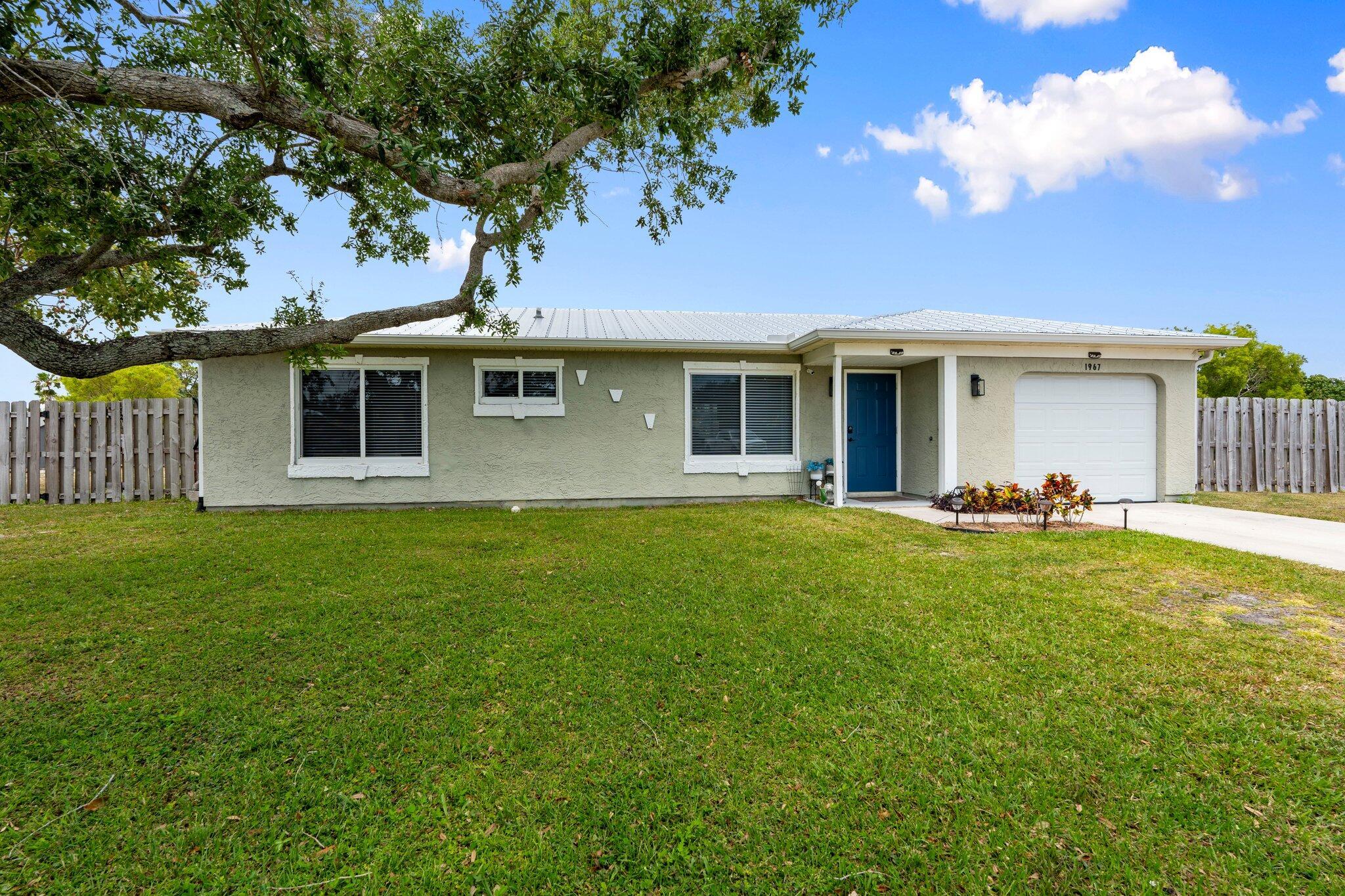 1967 SE West Dunbrooke Cir Port St Lucie, FL 34952