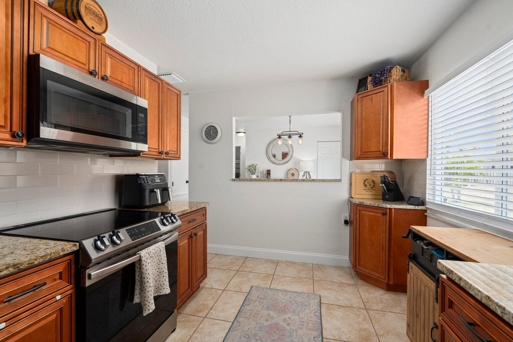 1967 SE West Dunbrooke Cir Port St Lucie, FL 34952