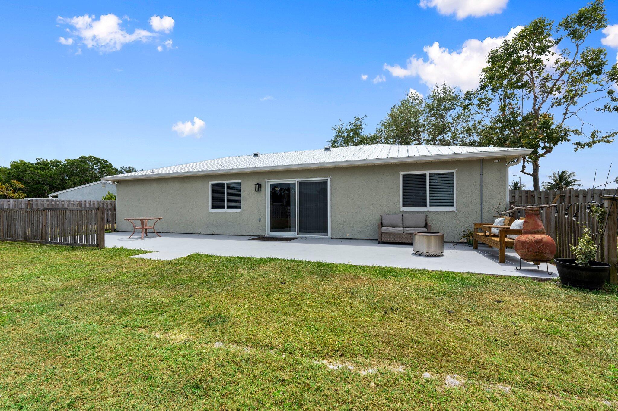 1967 SE West Dunbrooke Cir Port St Lucie, FL 34952
