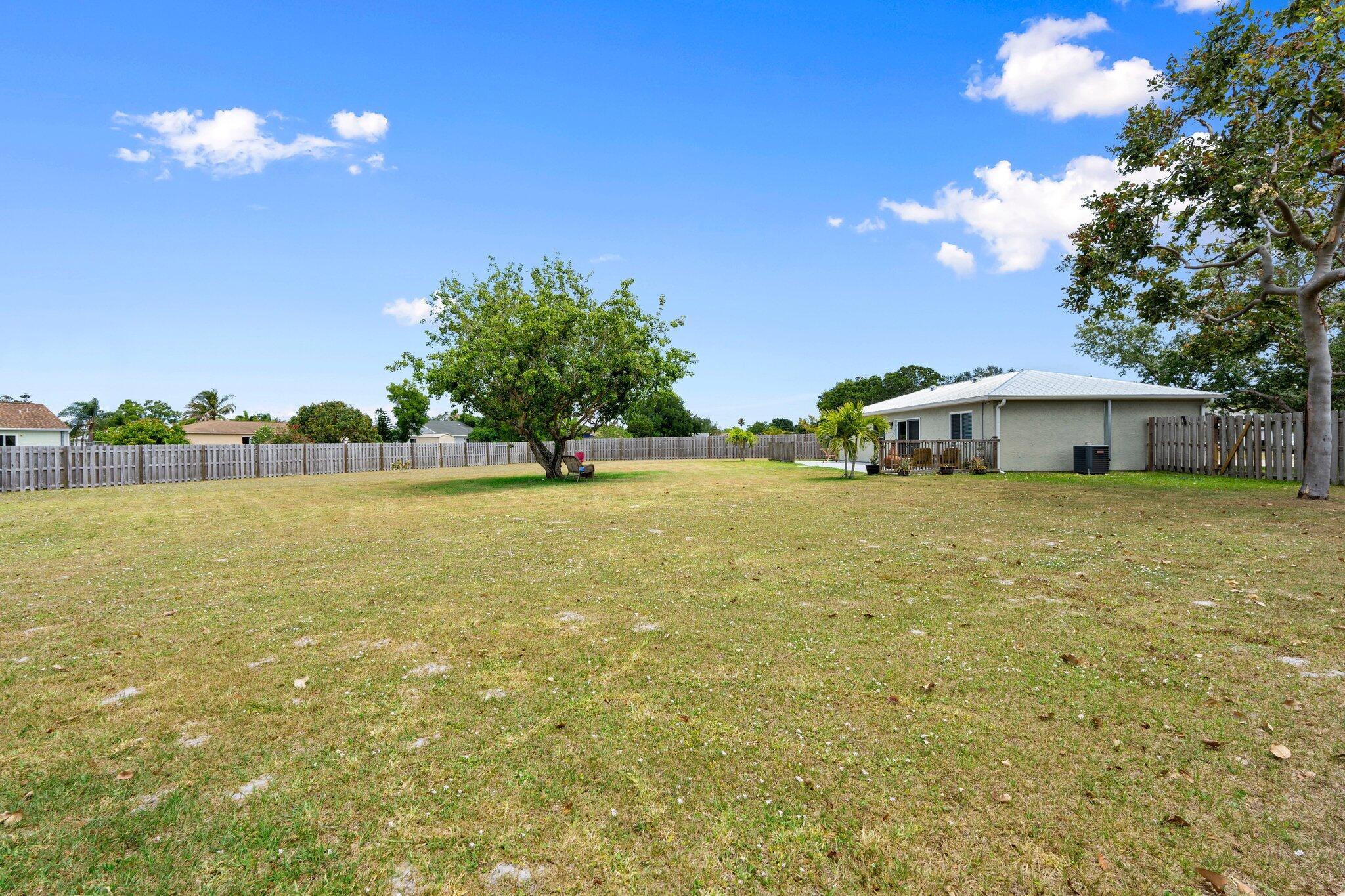 1967 SE West Dunbrooke Cir Port St Lucie, FL 34952