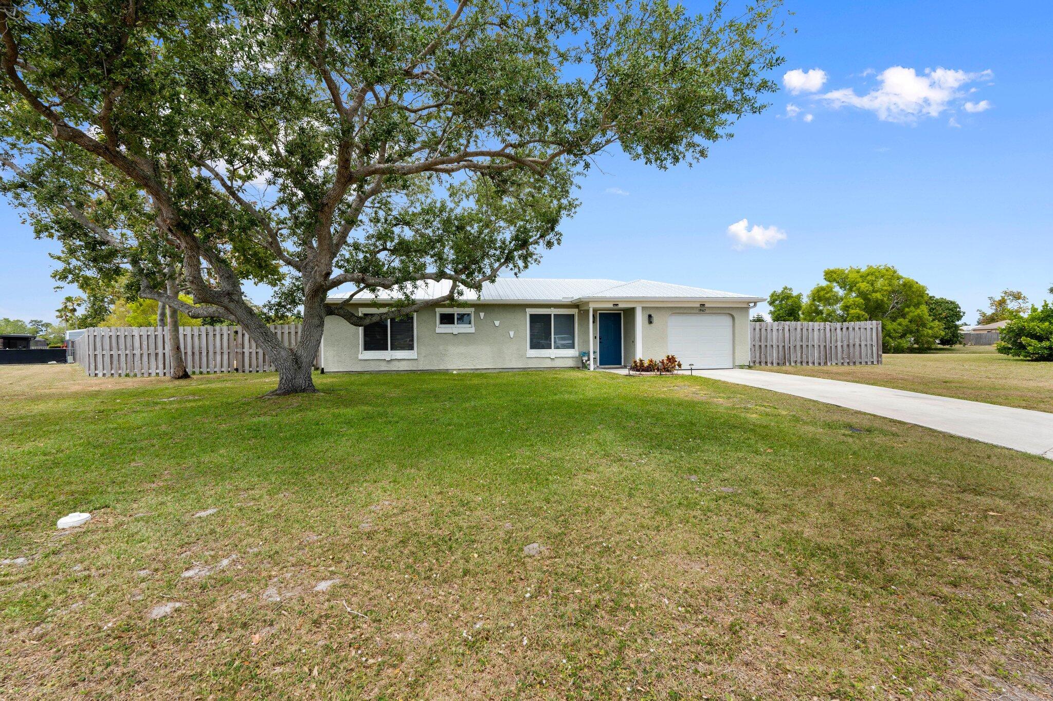 1967 SE West Dunbrooke Cir Port St Lucie, FL 34952