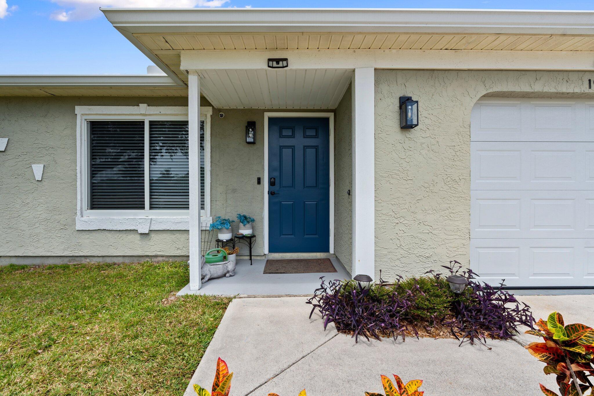 1967 SE West Dunbrooke Cir Port St Lucie, FL 34952
