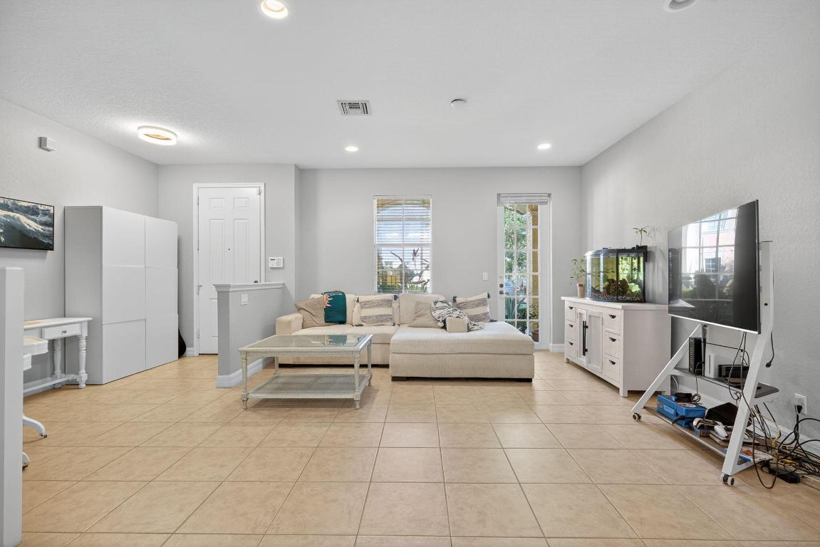 107 Ennis Jupiter, FL 33458