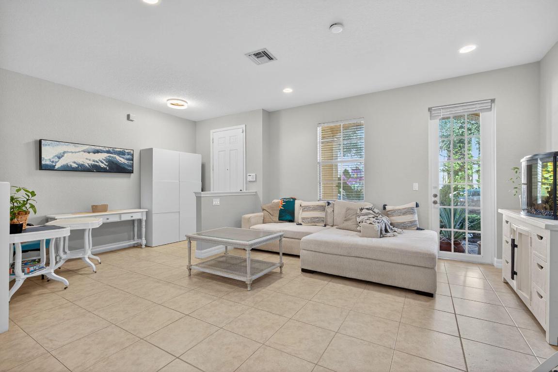 107 Ennis Jupiter, FL 33458