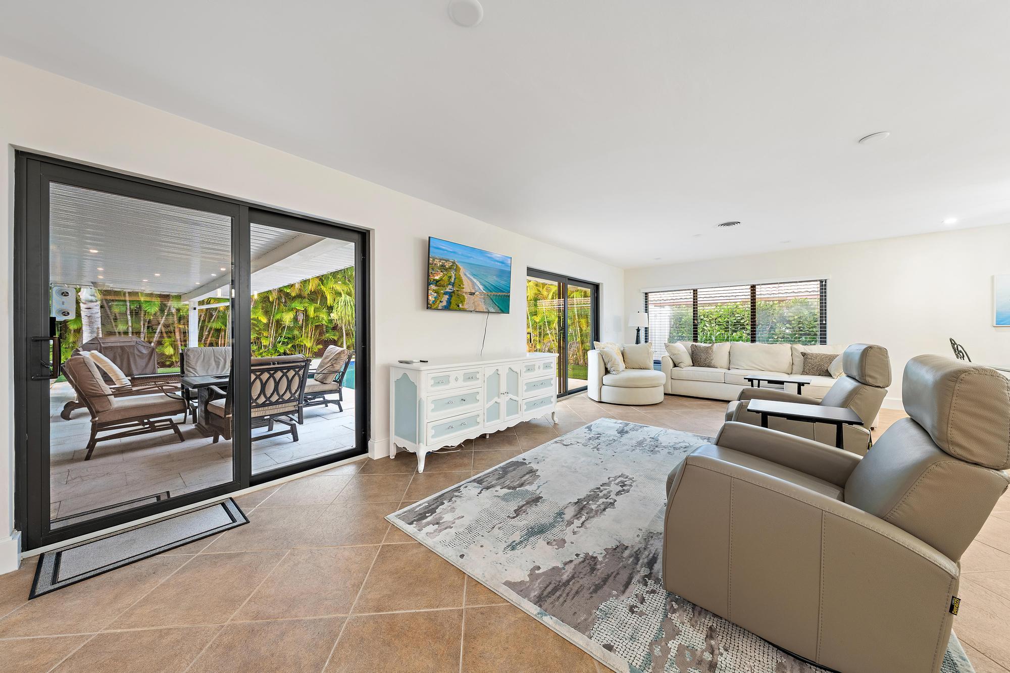 1120 Singer Riviera Beach, FL 33404