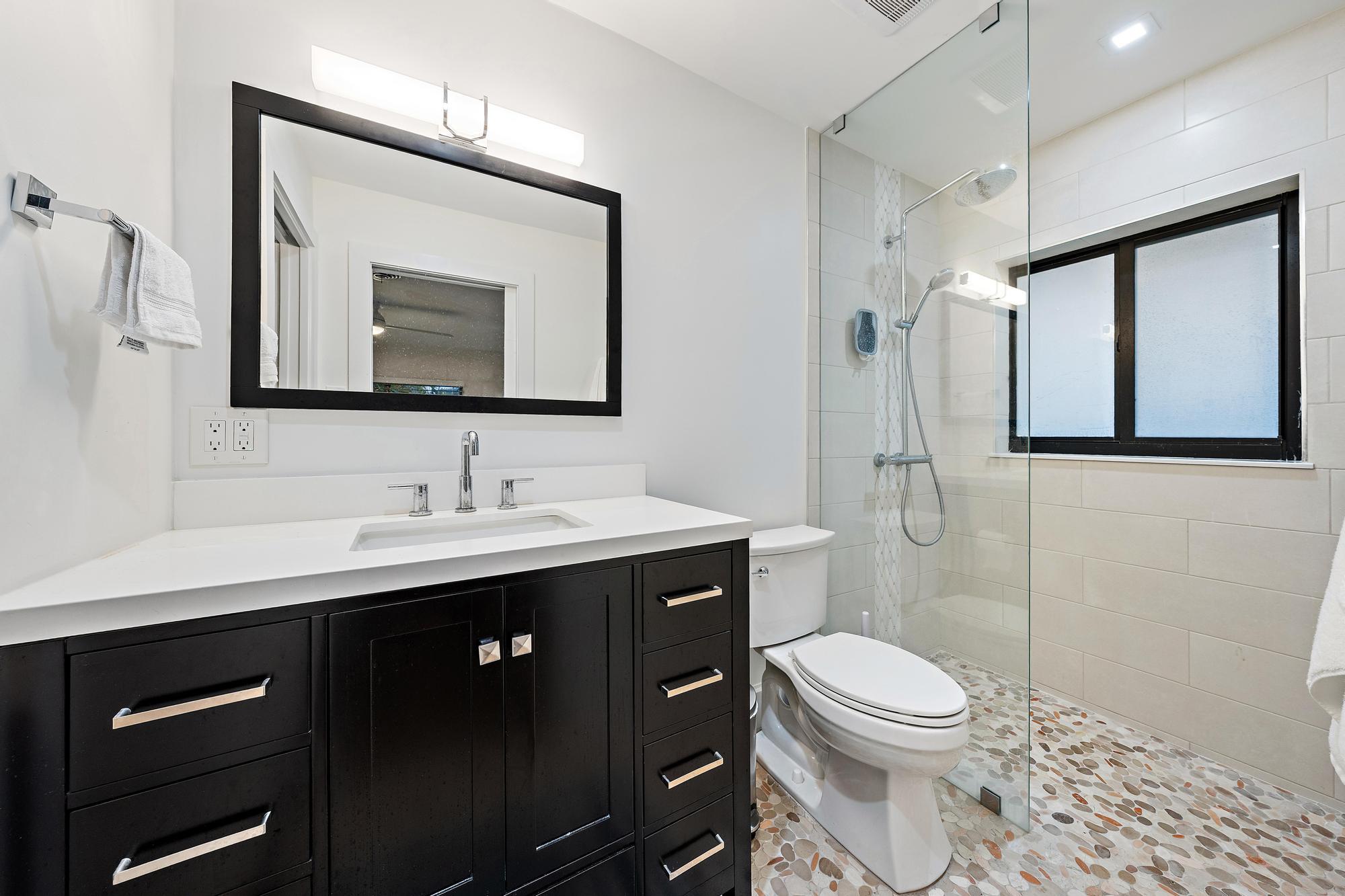 1120 Singer Riviera Beach, FL 33404