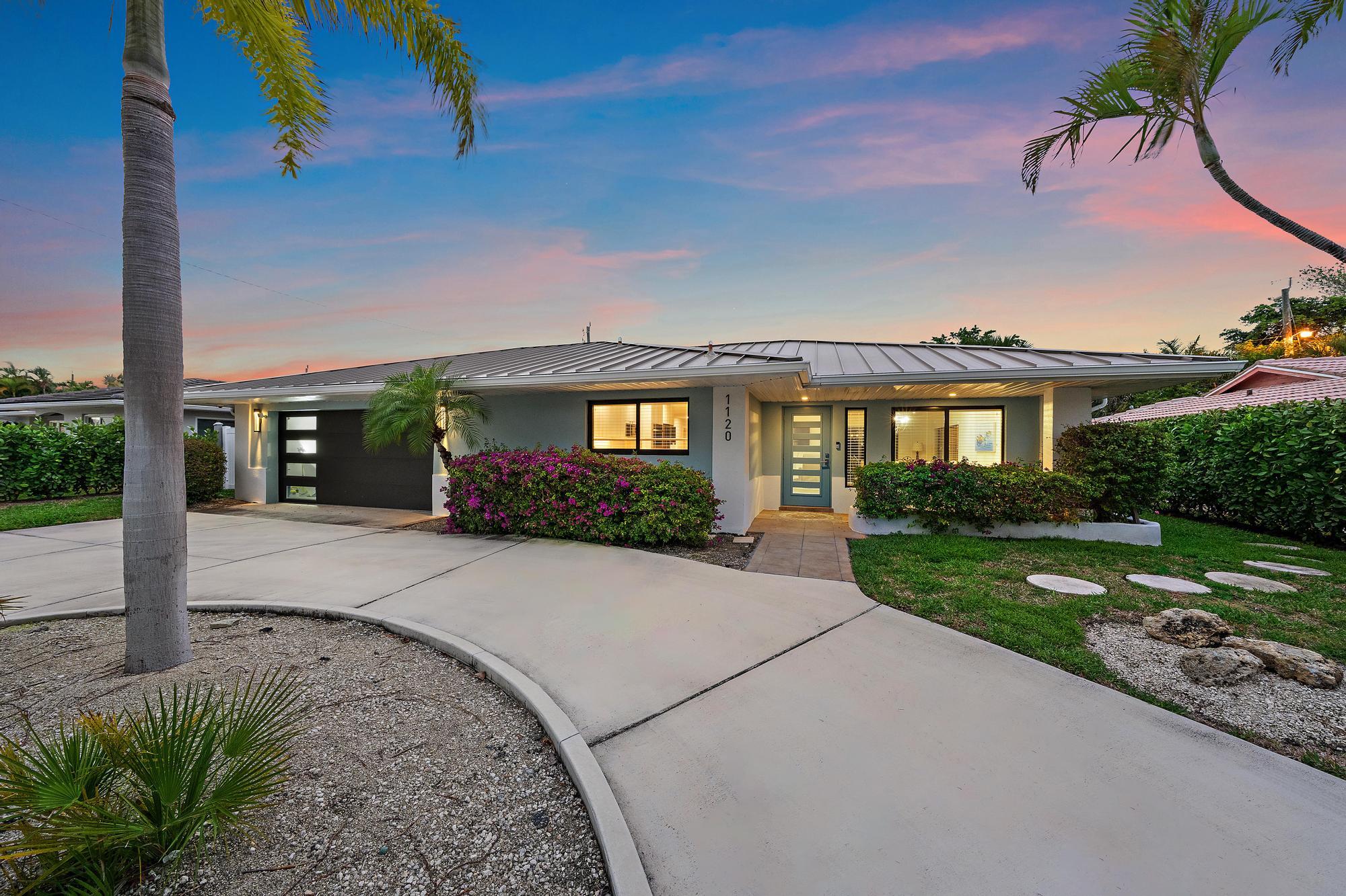 1120 Singer Riviera Beach, FL 33404