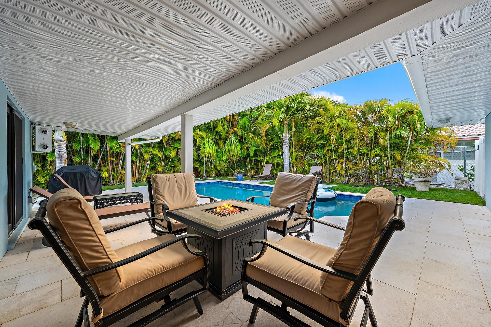 1120 Singer Riviera Beach, FL 33404