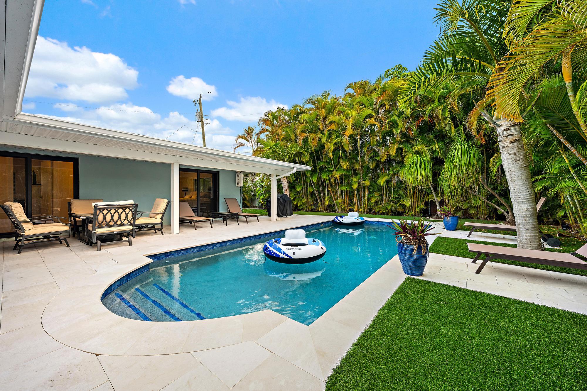 1120 Singer Riviera Beach, FL 33404