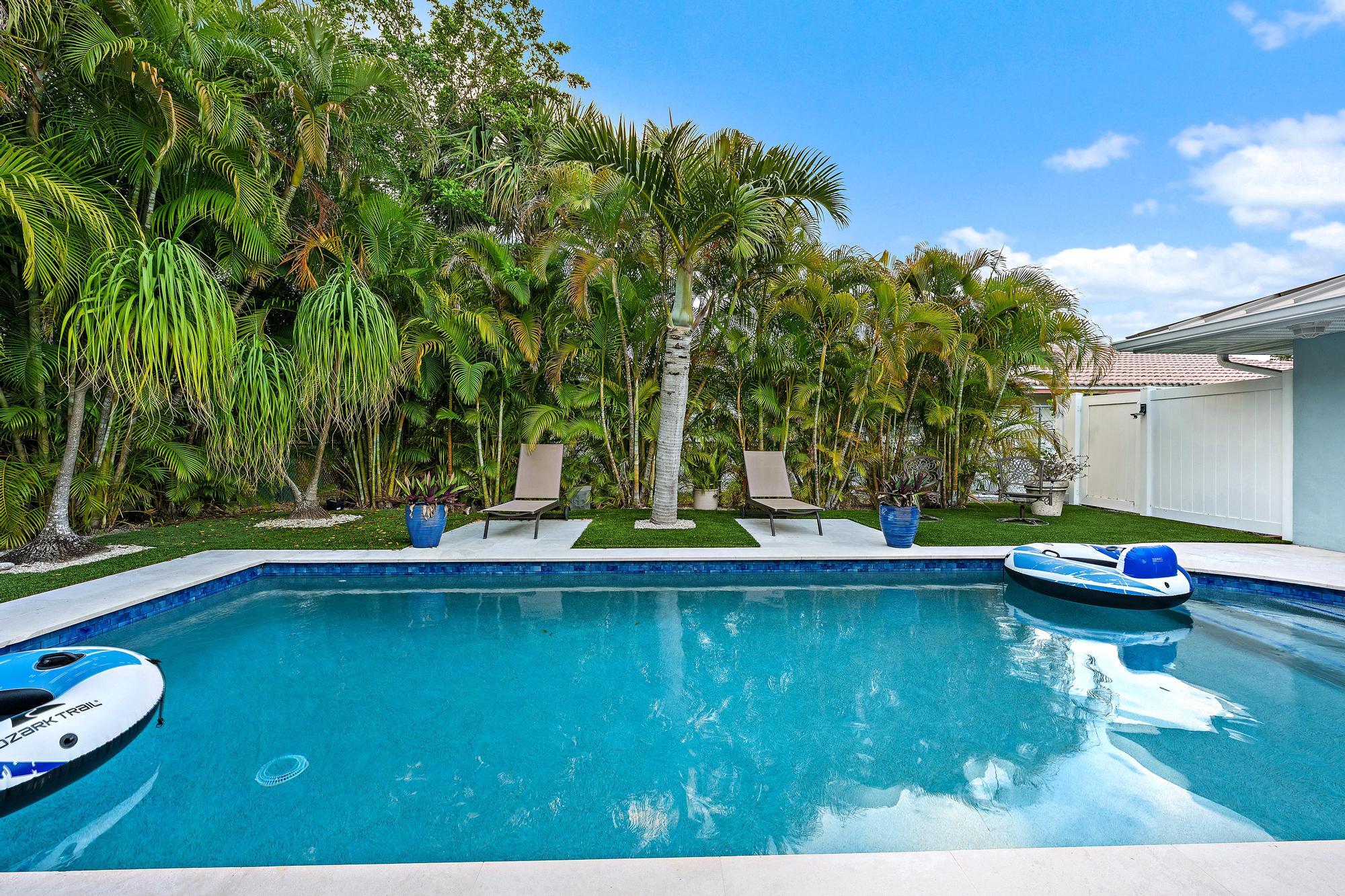 1120 Singer Riviera Beach, FL 33404