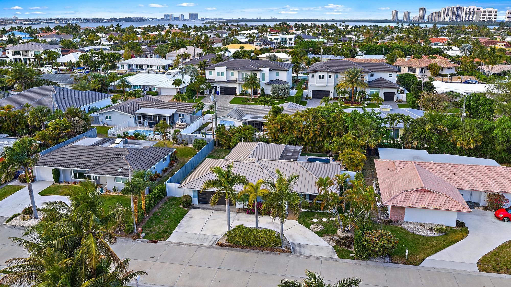 1120 Singer Riviera Beach, FL 33404