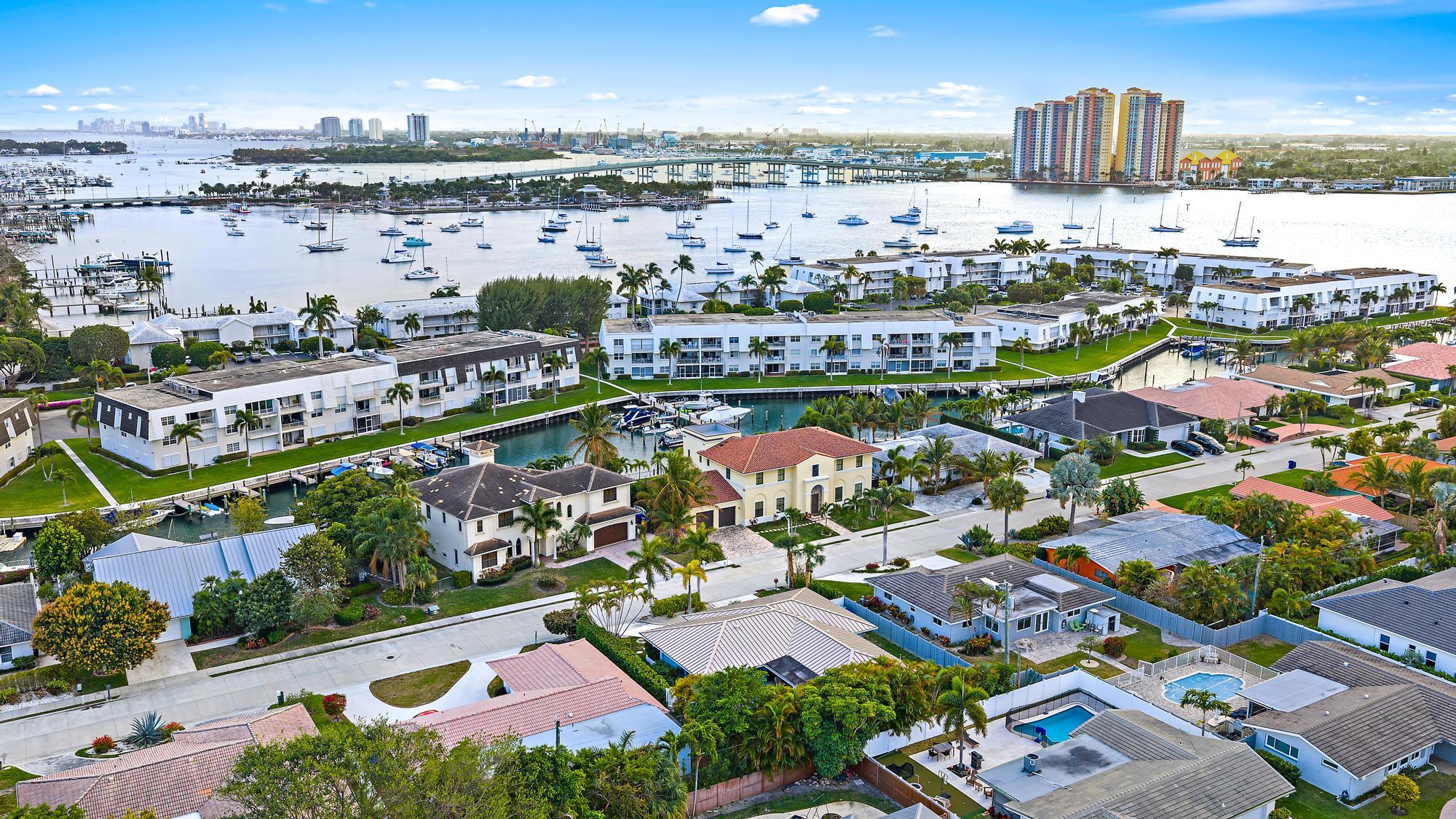 1120 Singer Riviera Beach, FL 33404