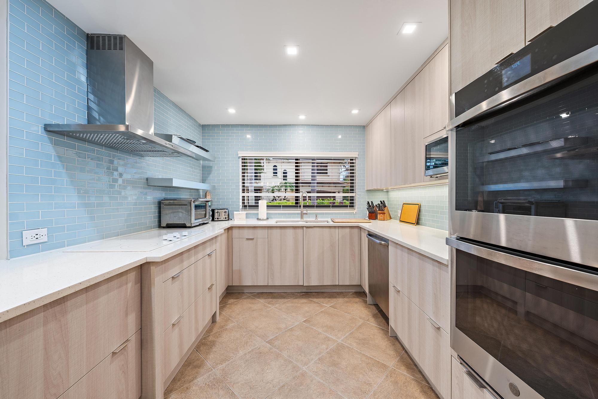 1120 Singer Riviera Beach, FL 33404