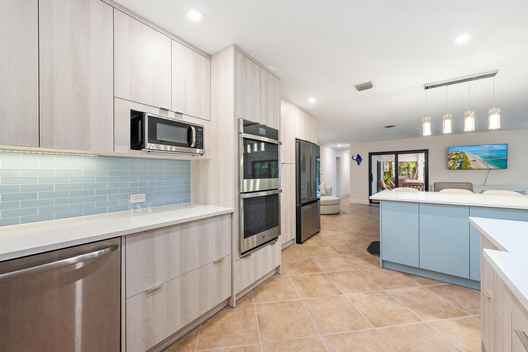 1120 Singer Riviera Beach, FL 33404