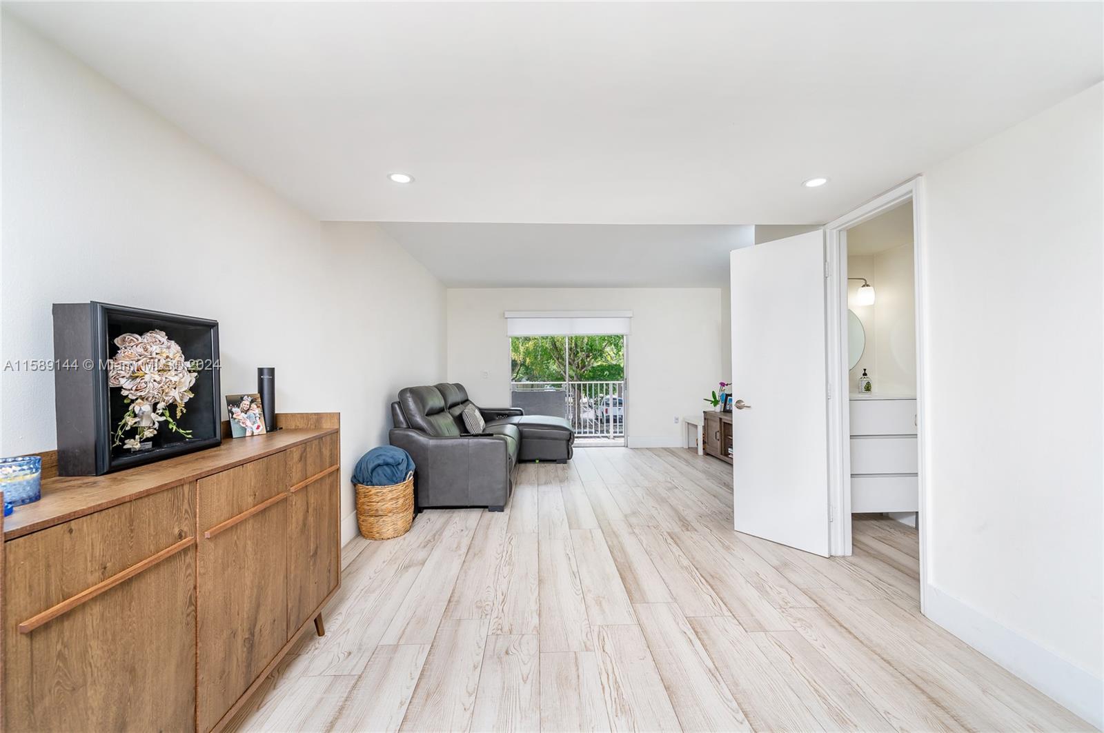image SUNWOOD CONDO3