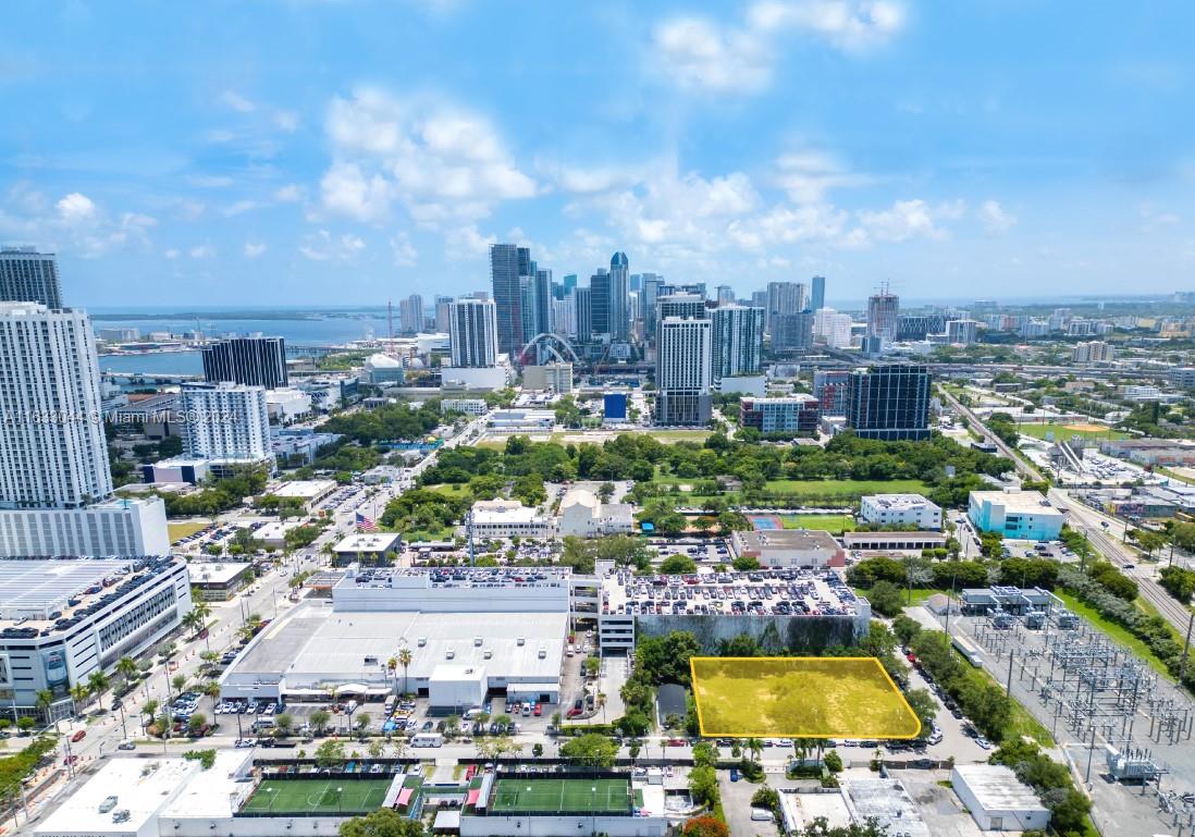 100-118 NE 21st St Miami, FL 33137