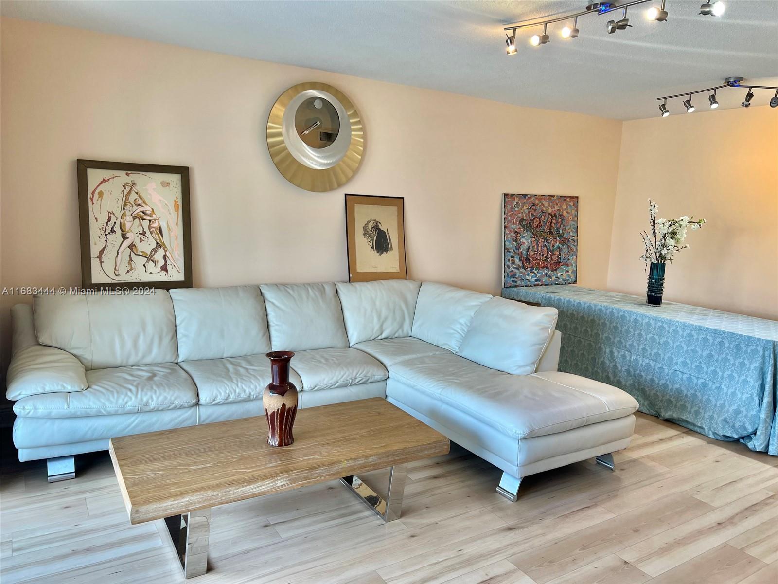 219 NE 14th Ave #401