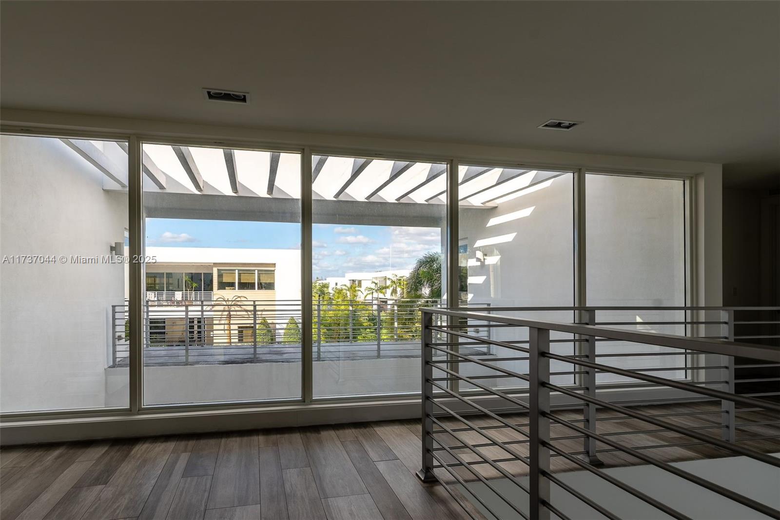 10220 NW 74th Ter Doral, FL 33178