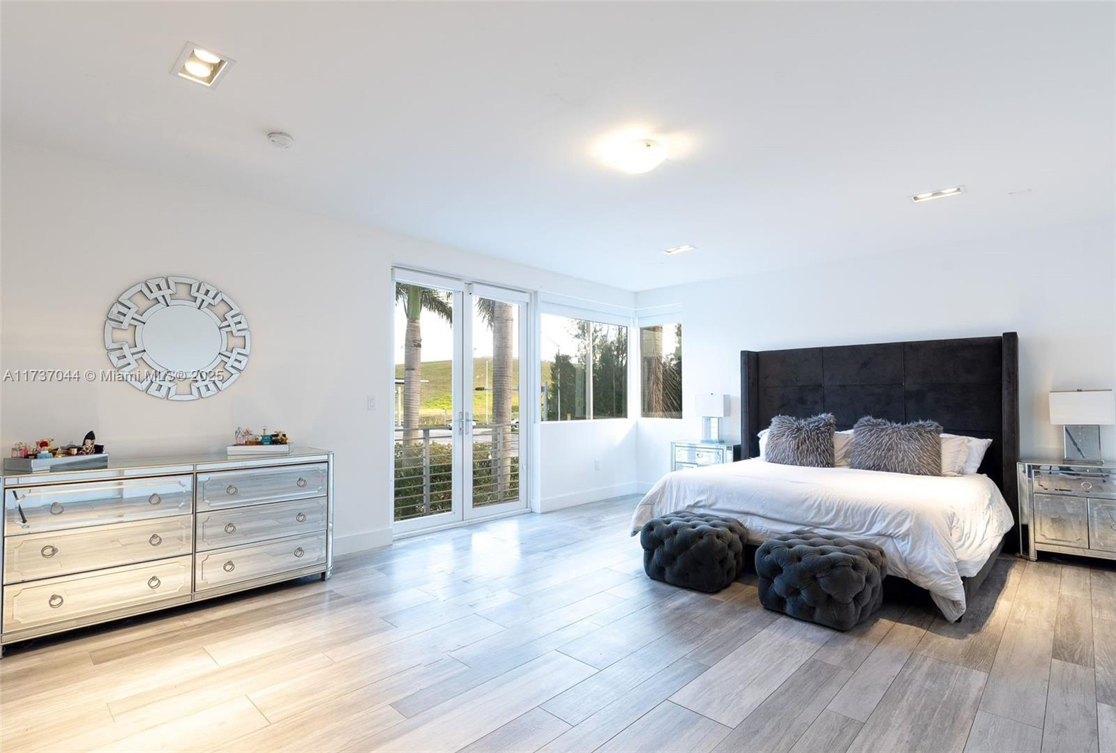 10220 NW 74th Ter Doral, FL 33178