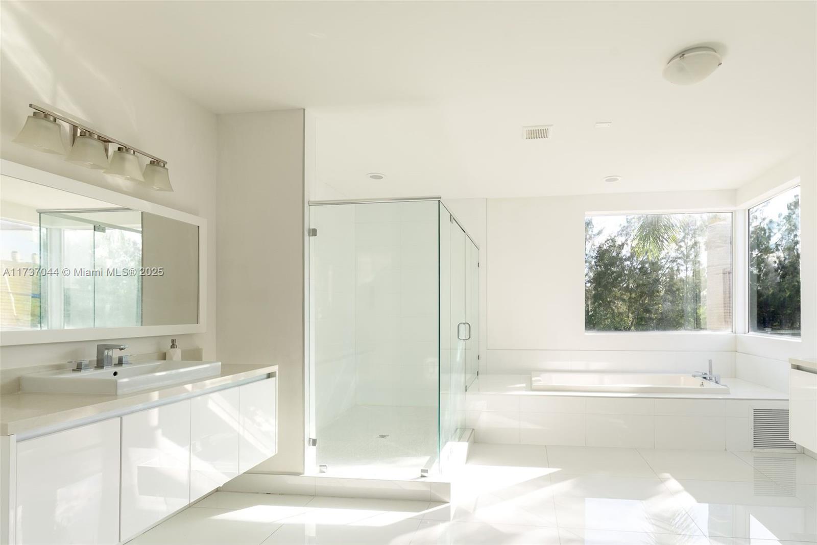 10220 NW 74th Ter Doral, FL 33178