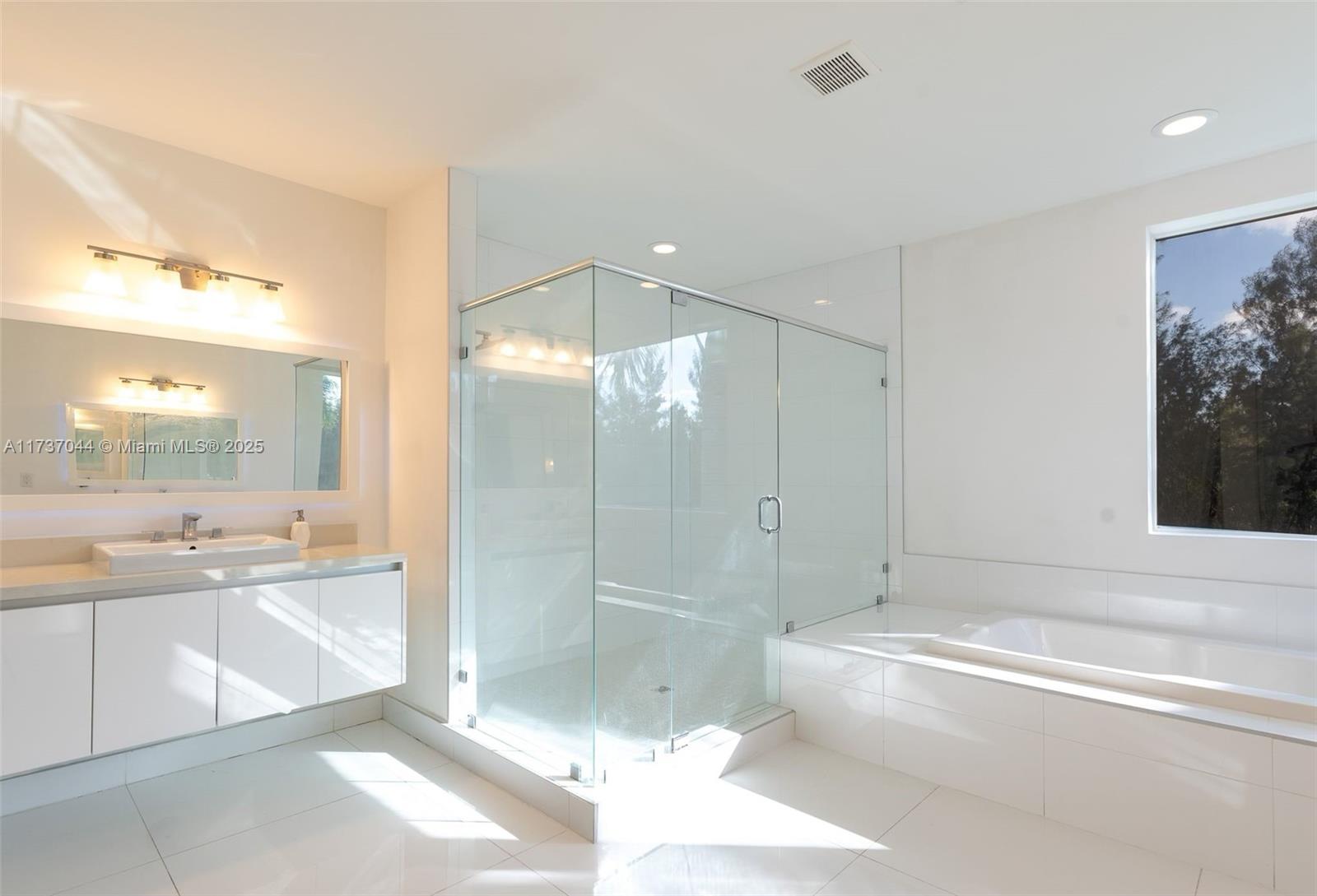 10220 NW 74th Ter Doral, FL 33178