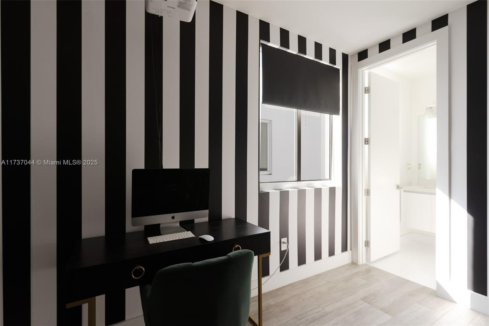 10220 NW 74th Ter Doral, FL 33178