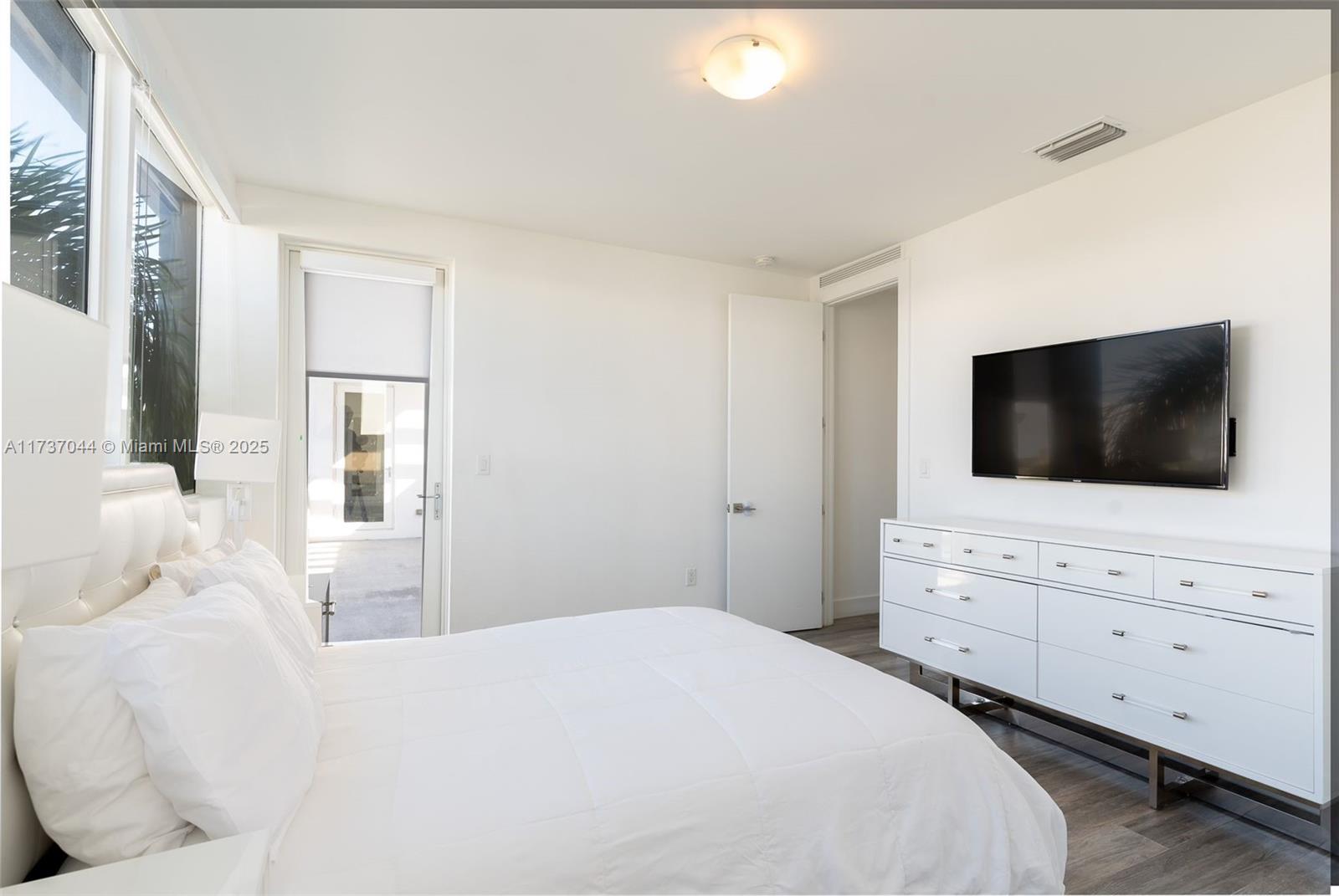 10220 NW 74th Ter Doral, FL 33178