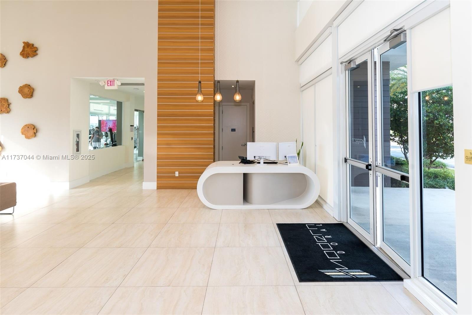 10220 NW 74th Ter Doral, FL 33178