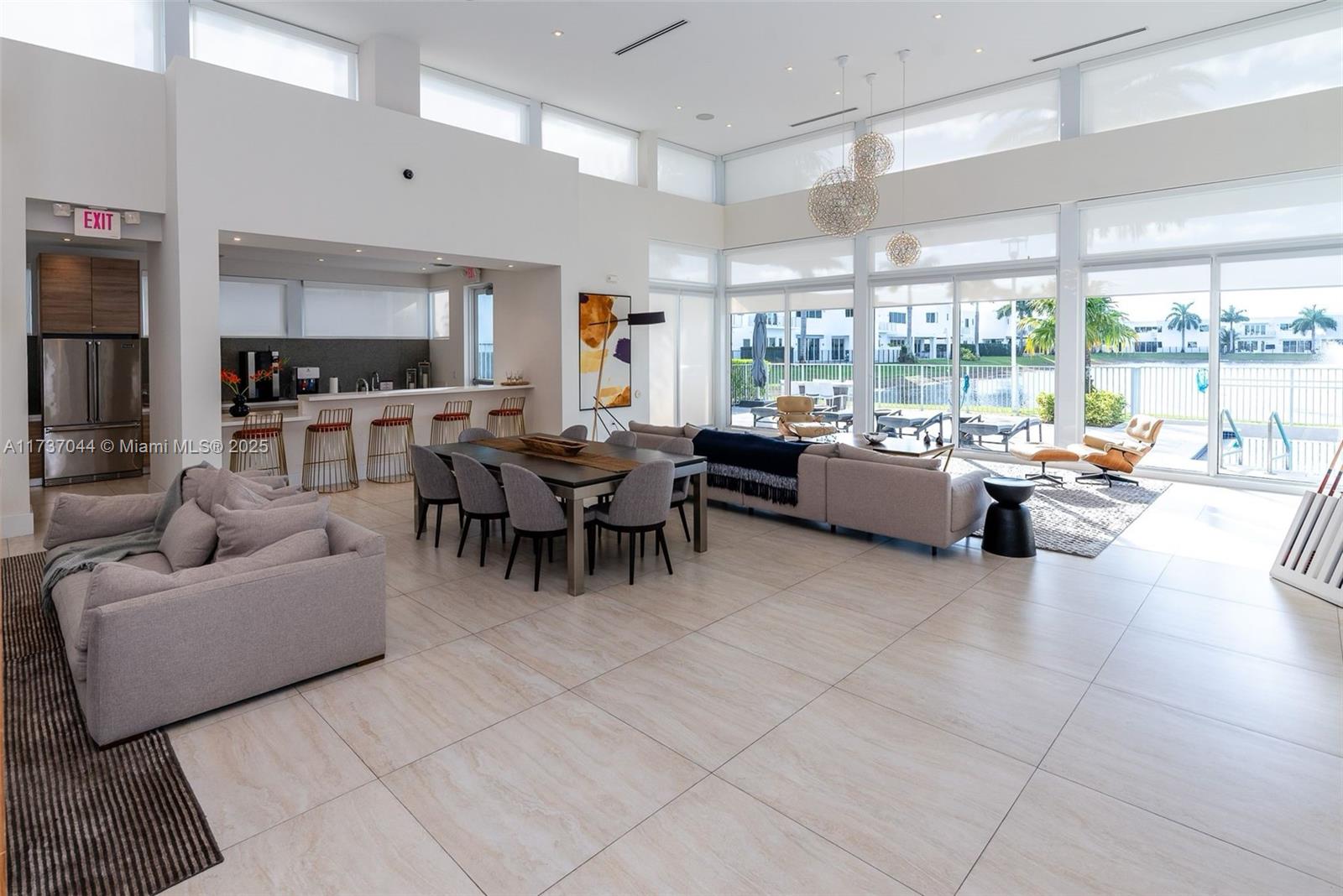 10220 NW 74th Ter Doral, FL 33178