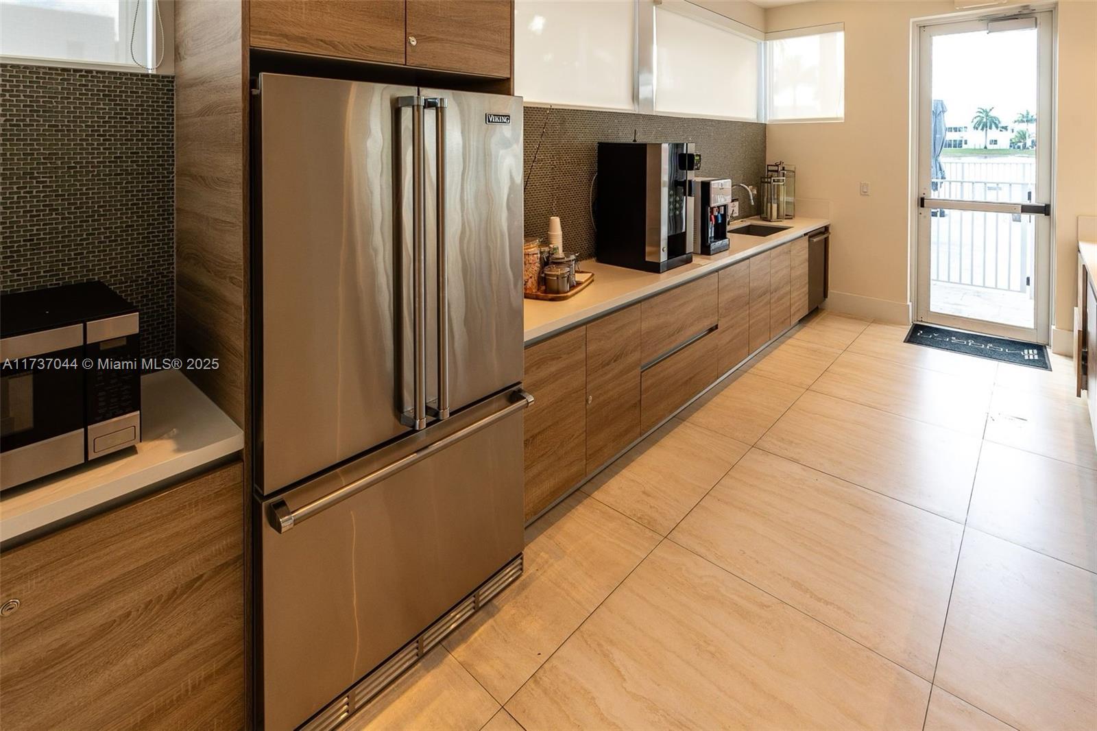 10220 NW 74th Ter Doral, FL 33178