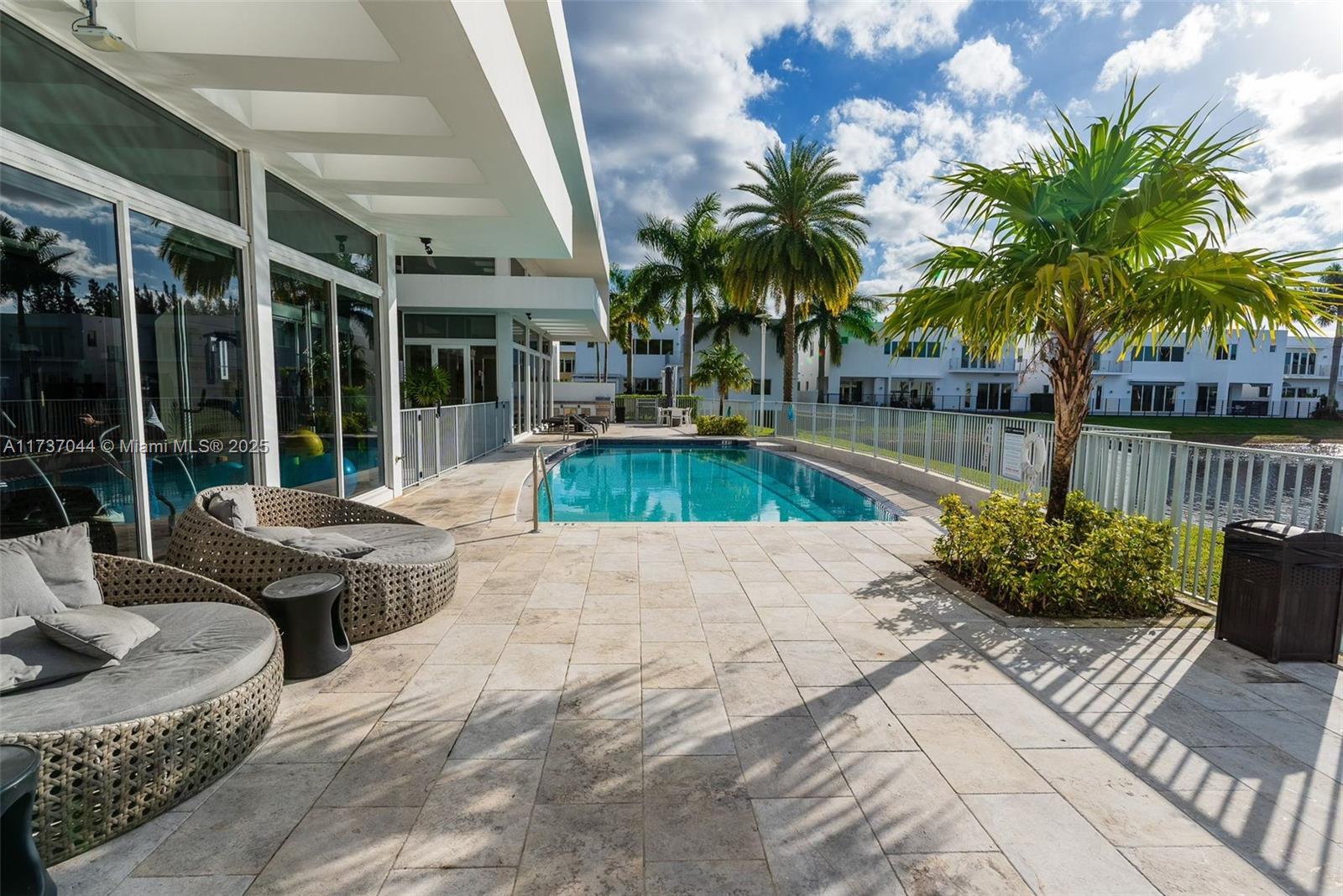 10220 NW 74th Ter Doral, FL 33178