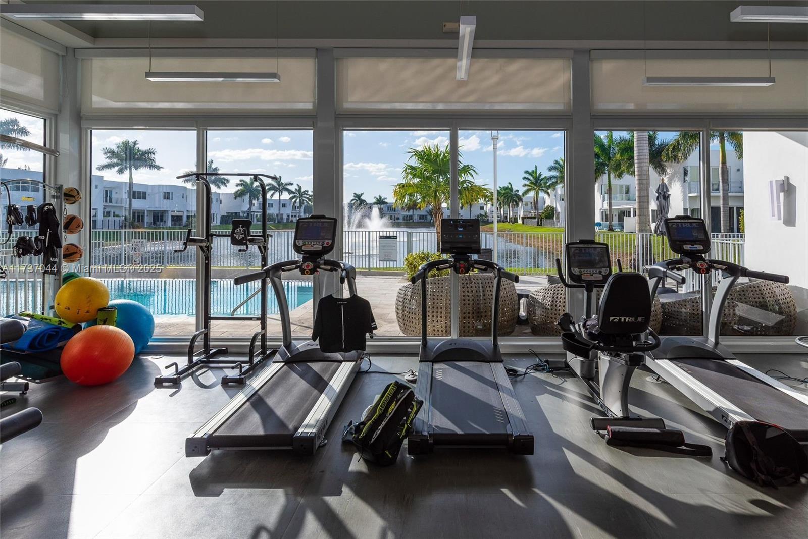 10220 NW 74th Ter Doral, FL 33178