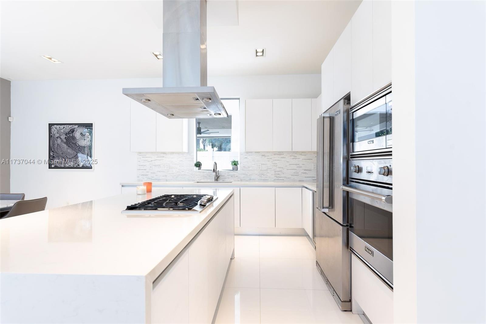 10220 NW 74th Ter Doral, FL 33178