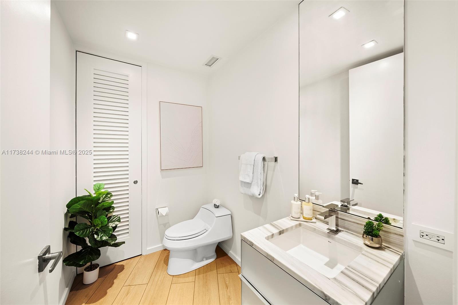 image W South Beach Residences38