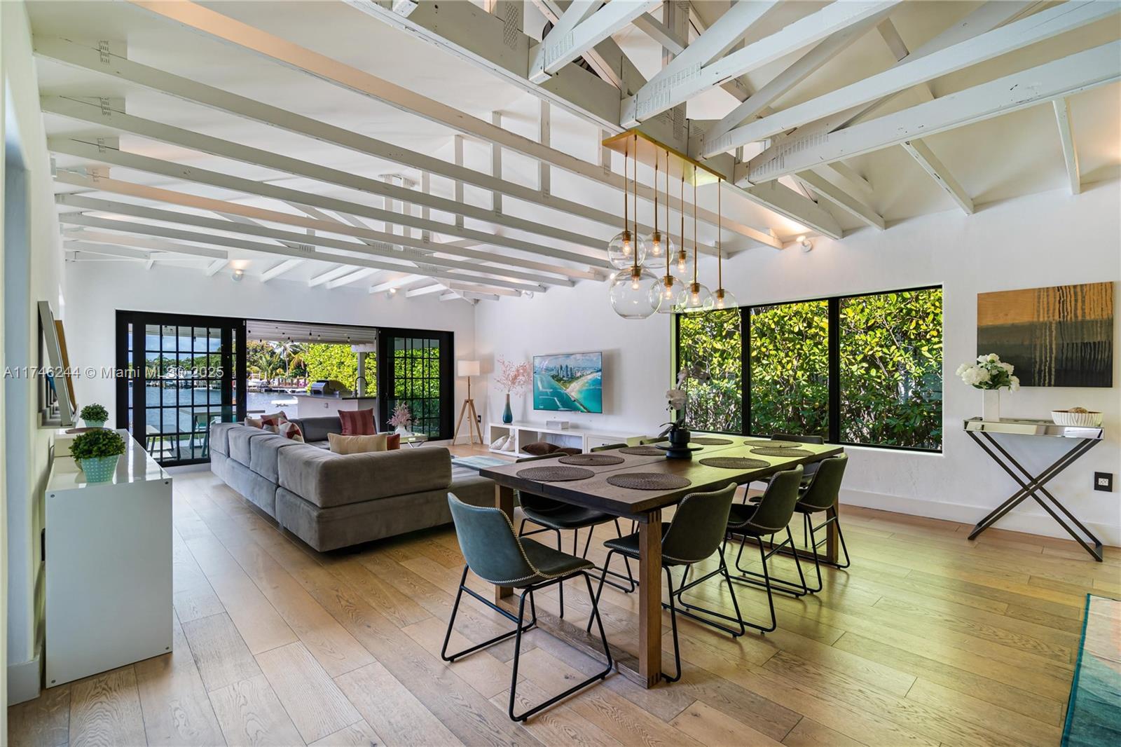 524 Oleander Dr Hallandale Beach, FL 33009