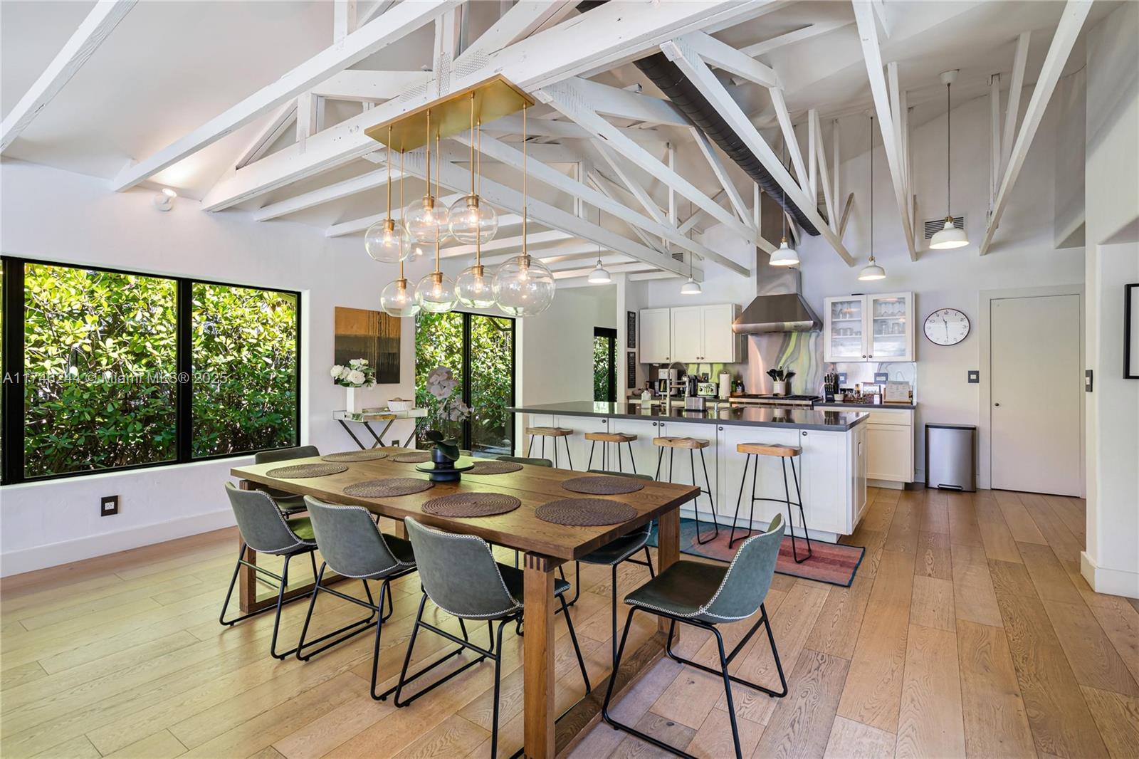 524 Oleander Dr Hallandale Beach, FL 33009