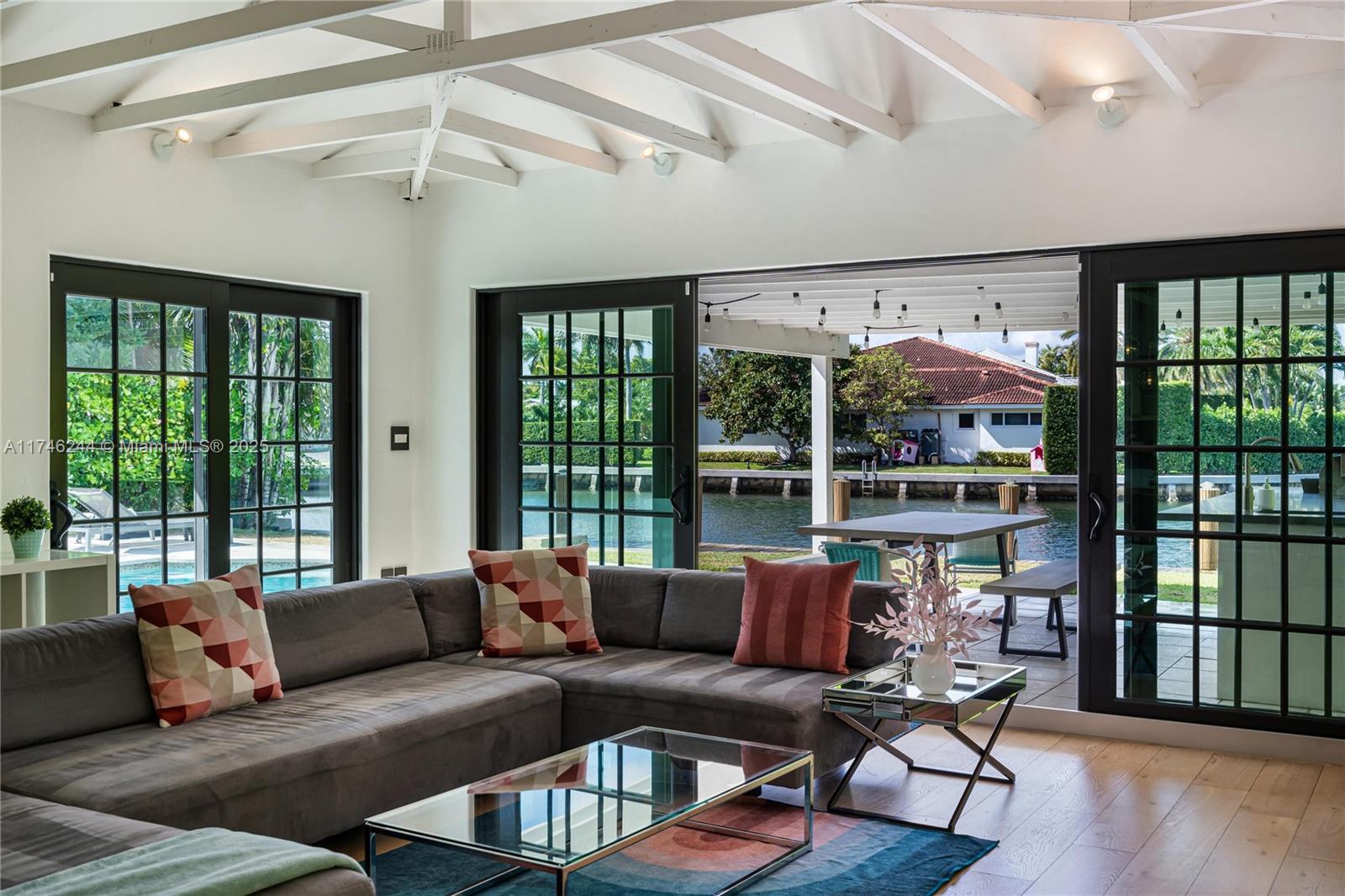 524 Oleander Dr Hallandale Beach, FL 33009