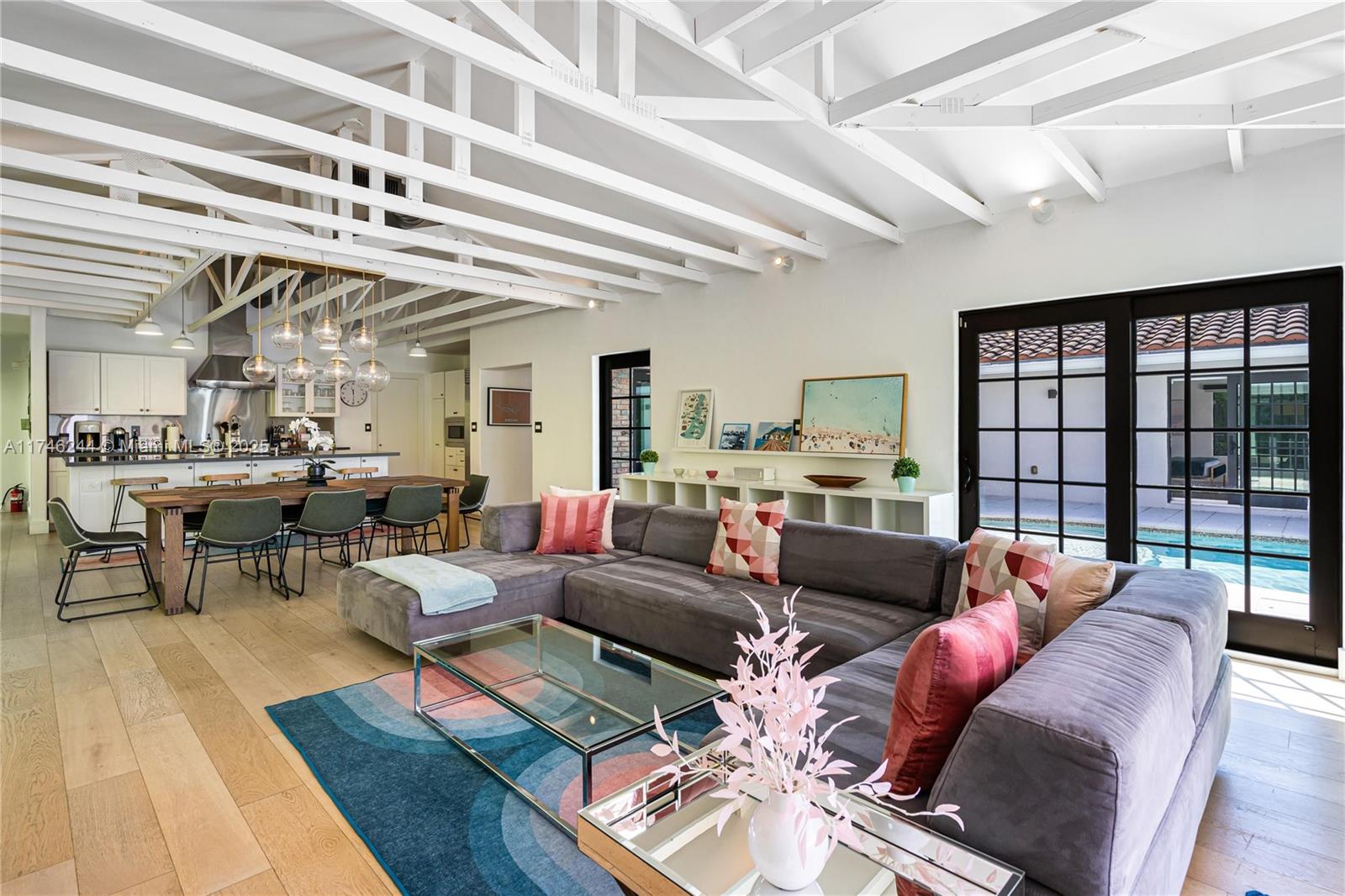 524 Oleander Dr Hallandale Beach, FL 33009